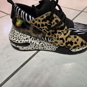 Steve Madden sneakers